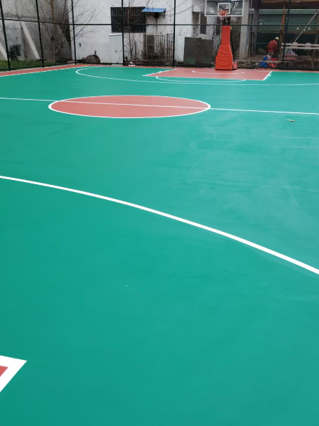 改则 球场长期使用易出现地面开裂